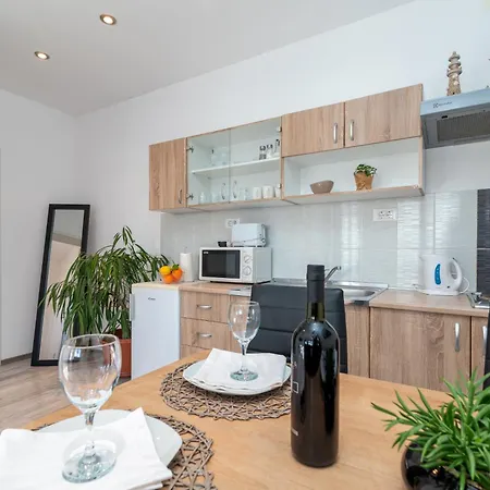 Sara Apartmant Trogir-dragulin トロギール