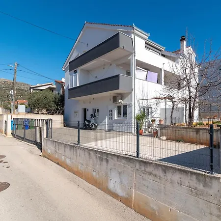 Διαμέρισμα Sara Apartmant Trogir-dragulin *