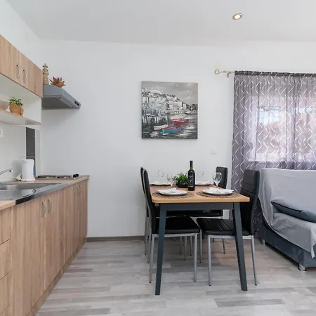 Sara Apartmant Trogir-dragulin Τρογκίρ