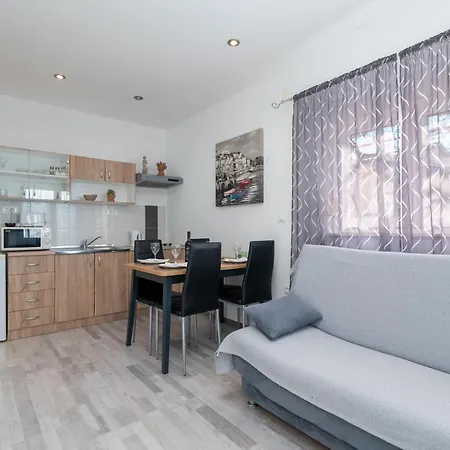 شقة Sara Apartmant Trogir-dragulin