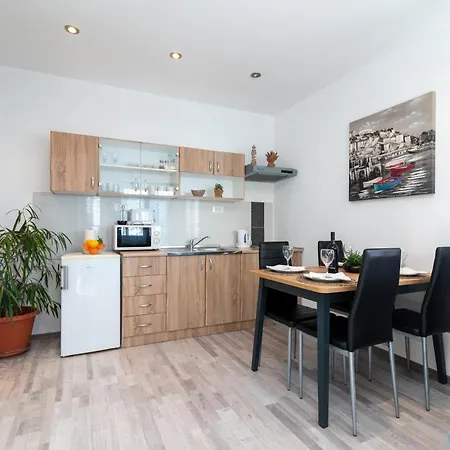 Sara Apartmant Trogir-dragulin تروغير
